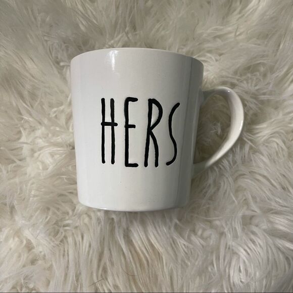 Minimal white ceramic coffee mug - Picture 6 of 6